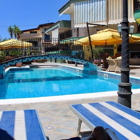 Hotel Cappuccetto Rosso Lusciano ภายนอก รูปภาพ